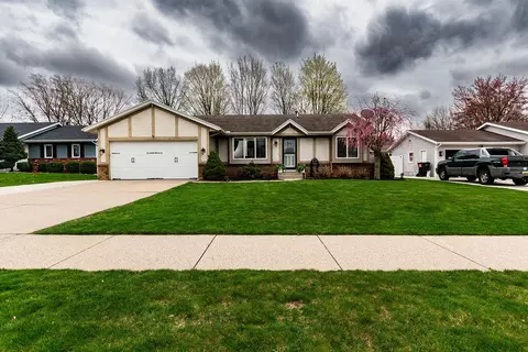 4610 Restmor St SW, Grandville, MI 49418