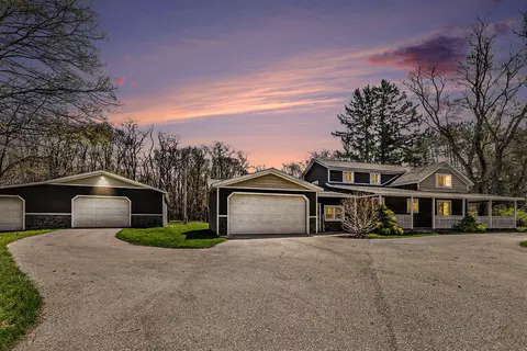 9593 Oriole Dr, Coopersville, MI 49404