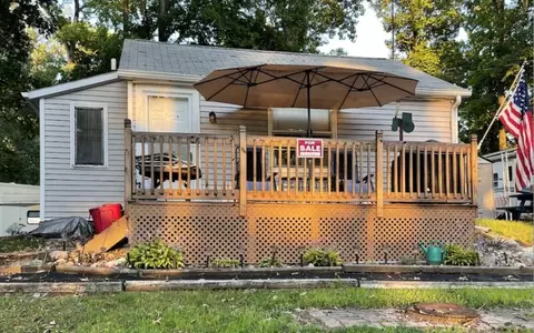 581 Red Lion Ln, Coldwater, MI 49036