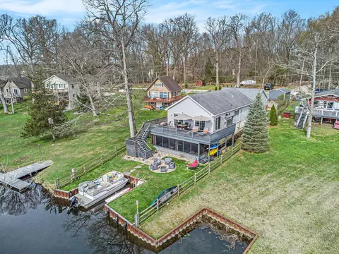 1941 Horst Rd, Quincy, MI 49082