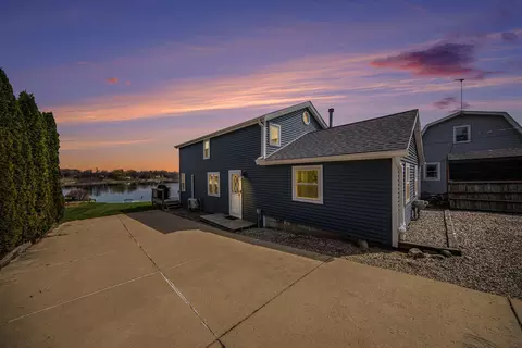 417 Wolf Lake Rd, Brooklyn, MI 49230