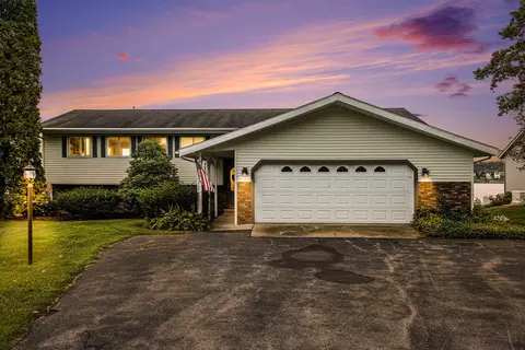 61840 Bayshore Dr, Sturgis, MI 49091