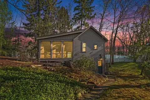 350 Ferry St, Douglas, MI 49406