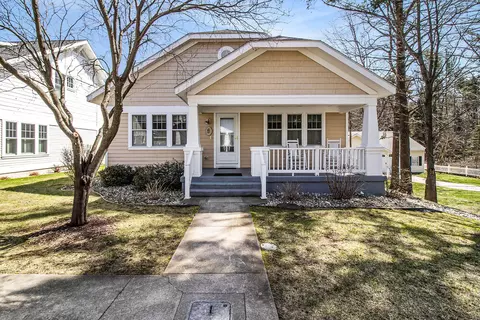 8 Georgia Ct, Pentwater, MI 49449