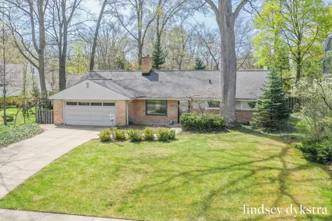 2656 Beechwood Dr SE, East Grand Rapids, MI 49506