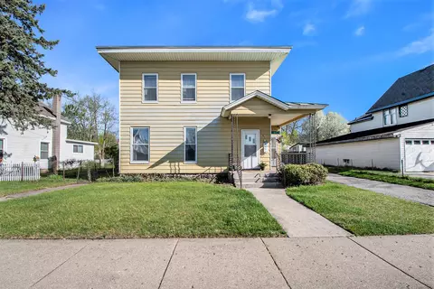511 Avery St, Lowell, MI 49331 photo 2