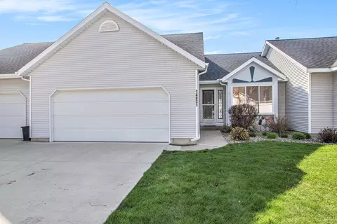 14831 Anchor Ct, Holland, MI 49424