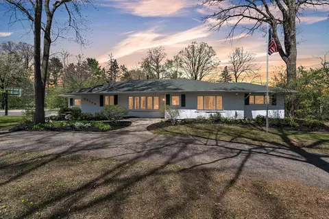 25109 Westmoreland Dr, Farmington, MI 48336