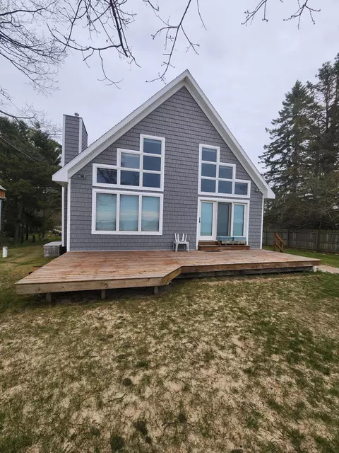 6432 Lakeshore Rd, Manistee, MI 49660