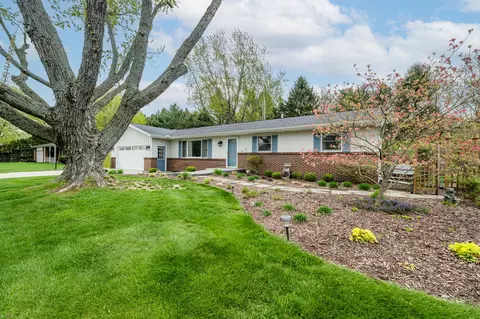 1452 St Joseph Cir, St. Joseph, MI 49085