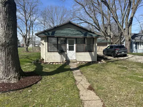 717 S Hooker Ave, Three Rivers, MI 49093 photo 3