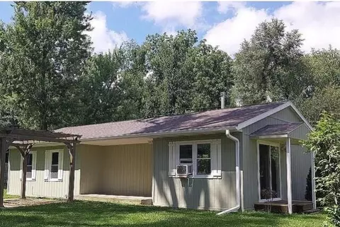 25133 Twin Shore Dr, Dowagiac, MI 49047