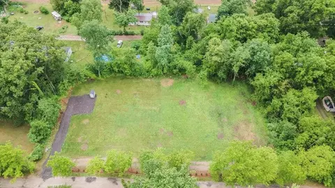 14080 Riverside Dr, Constantine, MI 49042