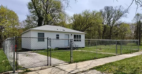 591 N Winans St, Benton Harbor, MI 49022