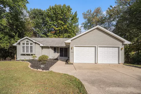 44811 Paw Paw Rd, Paw Paw, MI 49079