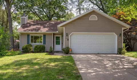 1316 Cambridge Dr SE, Grand Rapids, MI 49506