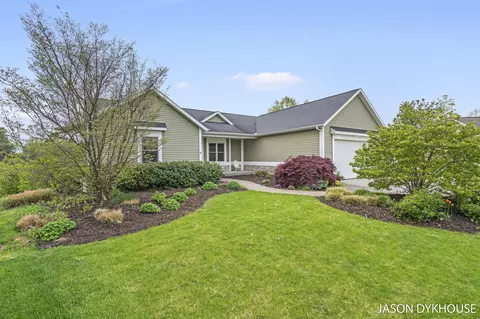6529 Bradenwood Dr, Hudsonville, MI 49426