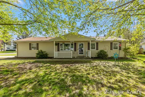 2304 Westover Dr, Ionia, MI 48846