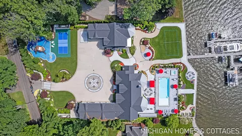 229 Norwood Ave, Holland, MI 49424
