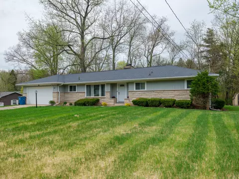 217 Chapel Hill Dr, Battle Creek, MI 49015