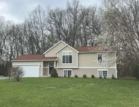 972 Pinnacle Ct, Plainwell, MI 49080