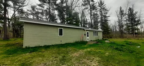 7600 W County Line Rd, Howard City, MI 49329