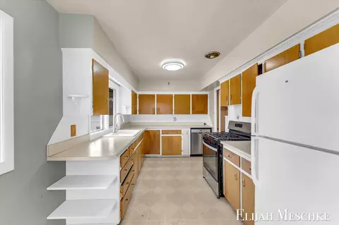 2578 Springbrook Dr, Kalamazoo, MI 49004 photo 5