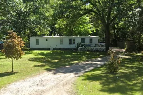 29201 Jewells Dr, Lawton, MI 49065