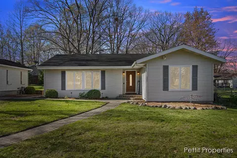 604 E Lowell St, Ludington, MI 49431