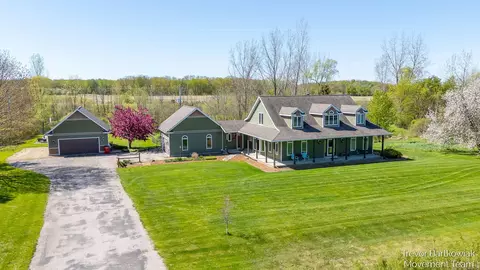 242 Sherman Blvd, Kent City, MI 49330