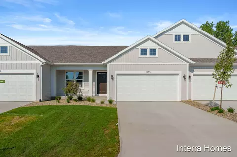 1533 N Village Cir, Kalamazoo, MI 49009