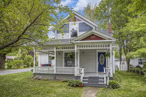 308 E Chart St, Plainwell, MI 49080