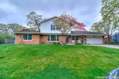 622 Pinewood Rd, Muskegon, MI 49445