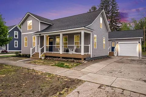 520 Elliott Ave, Grand Haven, MI 49417