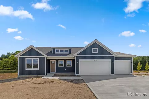 8296 Kettle Oak Dr SE, Alto, MI 49302