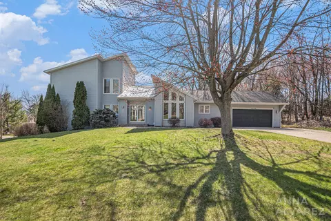 6448 Gran Via Dr NE, Rockford, MI 49341
