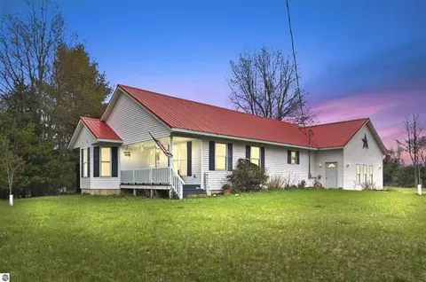 2426 E 48 12 Rd, Cadillac, MI 49601