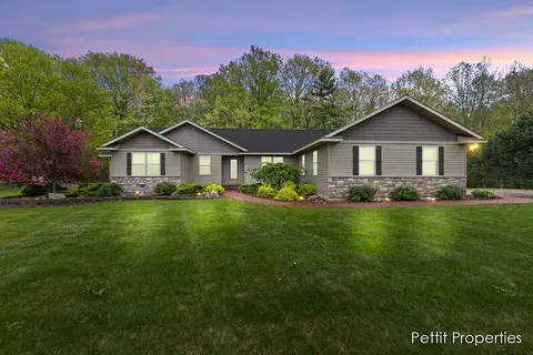 15478 Cedar Leaf Ct, Cedar Springs, MI 49319
