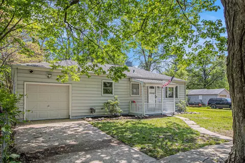 309 S Brown St, Paw Paw, MI 49079