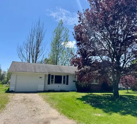 525 W Upton Ave, Reed City, MI 49677