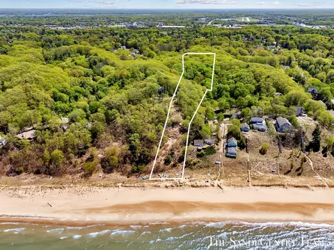 18111 Ridge Dr, Grand Haven, MI 49417