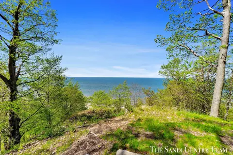 18111 Ridge Dr, Grand Haven, MI 49417