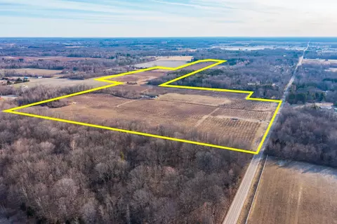 118 Th Ave, Fennville, MI 49408