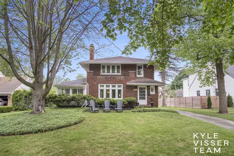1058 Eastwood Ave SE, Grand Rapids, MI 49506