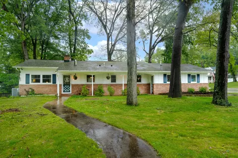 7721 Primrose Ln, Portage, MI 49024