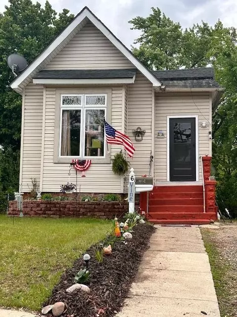 6 Vine St, Hillsdale, MI 49242