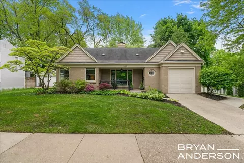 2120 Englewood Dr SE, East Grand Rapids, MI 49506