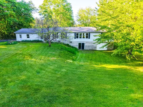 6340 Warren Woods Rd, Three Oaks, MI 49128