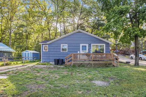 5142 Brown St, Twin Lake, MI 49457