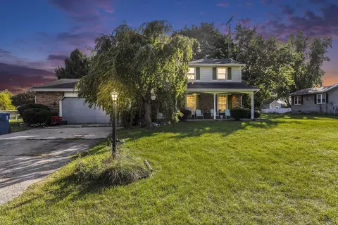 1049 Brookwood Dr, Quincy, MI 49082